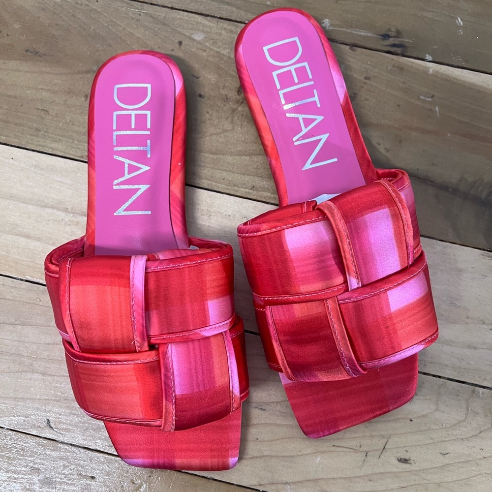 NWOB $89 Deltan Arial Satin Fabric Sandals